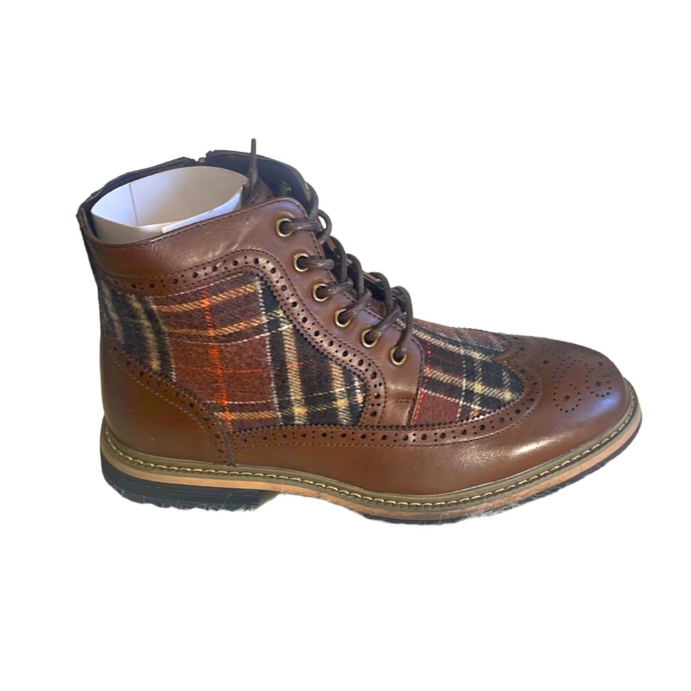 NEW - Mens Wingtip  Boot